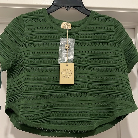 TORN BY RONNY KOBO // lena green textured short sleeved crop top - Picture 6 of 7